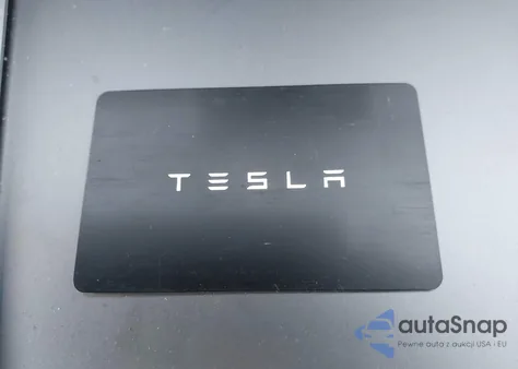 2025 Tesla Model Y Long Range Dual Motor All-Wheel Drive z USA, uszkodzony, nr VIN 7SAYGDEE4SF246762